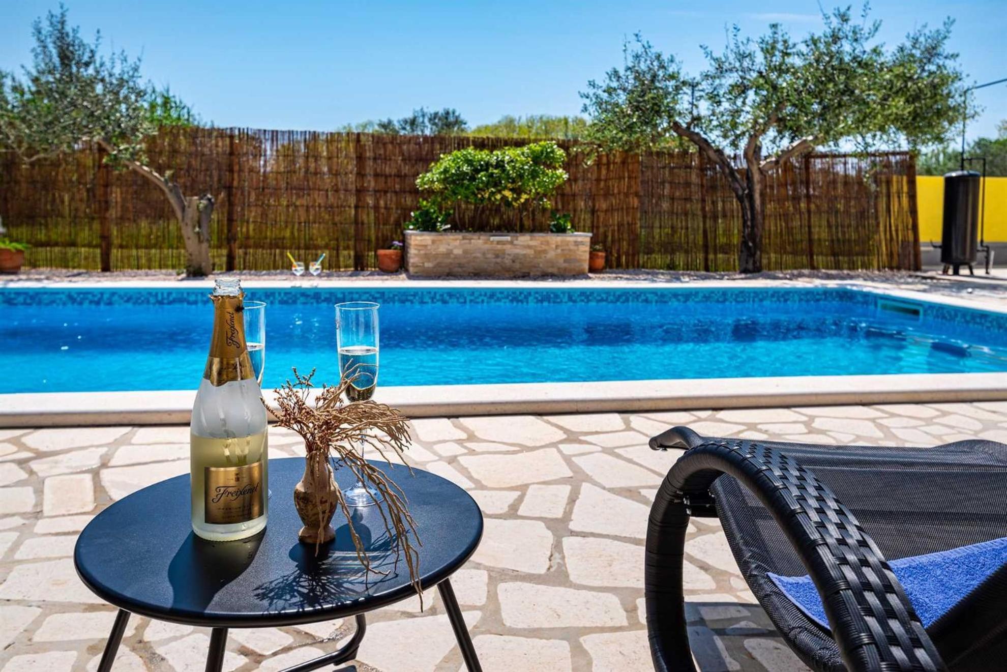 Apartment House Simoni With Pool, Zadar County 普利拉卡 外观 照片