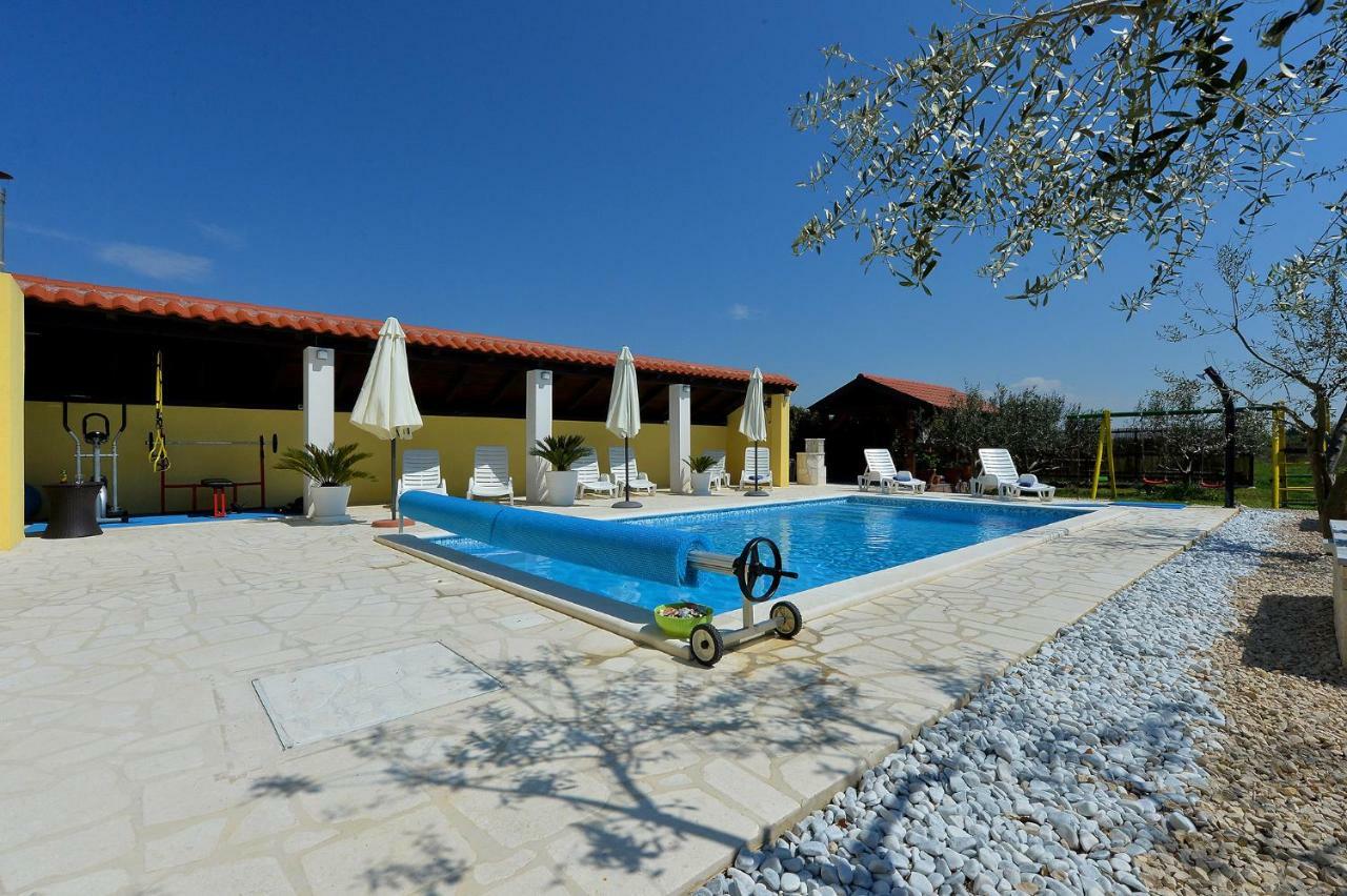 Apartment House Simoni With Pool, Zadar County 普利拉卡 外观 照片